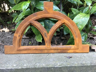 Cast iron stable window V-half round small 32x20